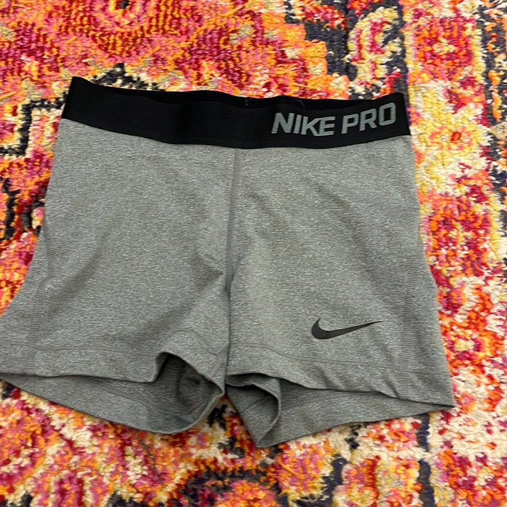 Nike pro shorts size small